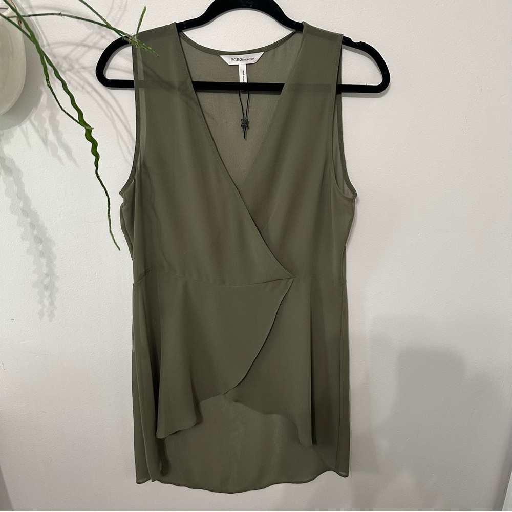 BCBGeneration flowy top size small